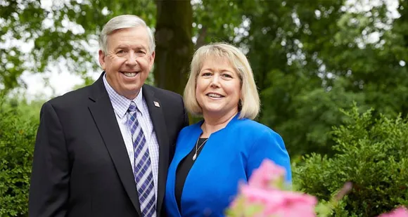 മാസ്ക്ക് നിർബന്ധമാക്കണമെന്ന ആവശ്യം നിരാകരിച്ച ഗവർണർക്കും ഭാര്യയ്ക്കും കോവിഡ് ?