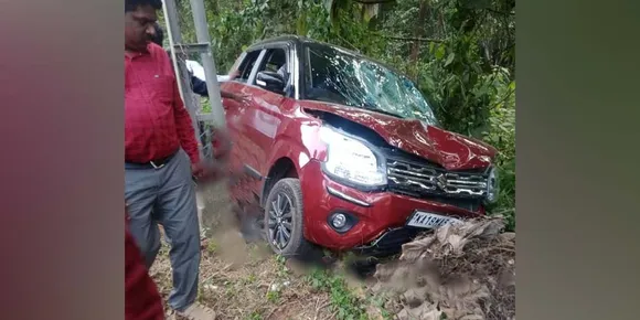 കൂത്താട്ടുകുളം പുതുവേലിയിൽ കാർ നിയന്ത്രണം വിട്ട് സ്കൂൾ വിദ്യാർത്ഥികളുടെ ഇടയിലേക്ക് ഇടിച്ചു കയറി നാല് കുട്ടികള്‍ക്ക് പരിക്ക്