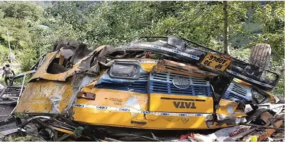 ഹിമാചലില്‍ സ്‌കൂള്‍ ബസ് മറിഞ്ഞ് വിദ്യാര്‍ഥികളടക്കം 16 പേര്‍ മരിച്ചു