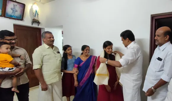 എംജി യൂണിവേഴ്സിറ്റി പരീക്ഷയിൽ 3-ാം റാങ്ക് നേടിയ മരിയ ജിജിയെ ജോസ് കെ. മാണി എംപി അനുമോദിച്ചു