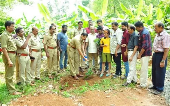 പരിസ്ഥിതി ദിനത്തോടനുബന്ധിച്ച് കുറവിലങ്ങാട് പോലീസ് സ്റ്റേഷൻ കോമ്പൌണ്ടിൽ വൃക്ഷ തൈകൾ നട്ടു