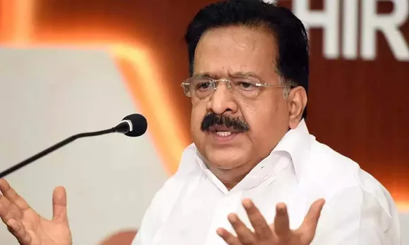 സുധാകരന്റെ അറസ്റ്റ് തി​ക​ച്ചും രാ​ഷ്ടി​യ​പ്രേ​രി​തം. നടപടി സി​പി​എ​മ്മി​ന്‍റെ നി​ർ​ദേ​ശ​പ്ര​കാ​രം. പി​ണ​റാ​യി​യും ഗോ​വി​ന്ദ​ൻ മാ​ഷും മൂ​ഢ​സ്വ​ർ​ഗ​ത്തി​ലാ​ണ്. സു​ധാ​ക​ര​നെ​തി​രാ​യ കേ​സ് രാ​ഷ്ട്രീ​യ​മാ​യും നി​യ​മ​പ​ര​മാ​യും നേ​രി​ടു​മെ​ന്ന് രമേശ് ചെ​ന്നി​ത്ത​ല