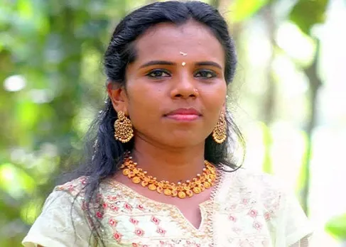 വിവാഹത്തിൽ നിന്ന് വരൻ പിൻമാറിയതറിഞ്ഞ് യുവതി ജീവനൊടുക്കി, സ്ത്രീധനം വേണ്ടെന്ന് പറഞ്ഞ യുവാവ് പല ആവശ്യങ്ങൾ പറഞ്ഞ് കൈക്കലാക്കിയത് ലക്ഷങ്ങൾ