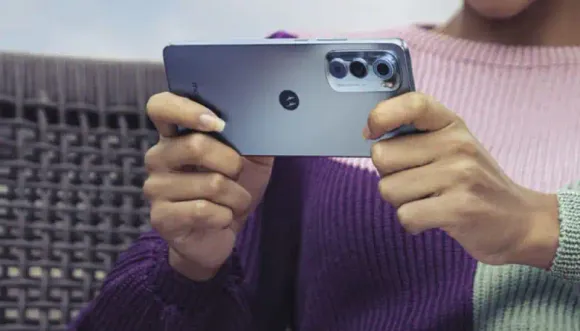 ഏറ്റവും കനം കുറഞ്ഞ സ്മാര്‍ട്‌ഫോണ്‍; മോട്ടോ എഡ്ജ് 30 വിലയും പ്രത്യേകതയും