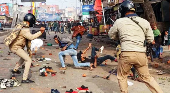 യു.പിയില്‍ വെടിവച്ചിട്ടില്ലെന്ന് പോലീസ്, മരിച്ചത് ആറുപേര്‍ മാത്രം