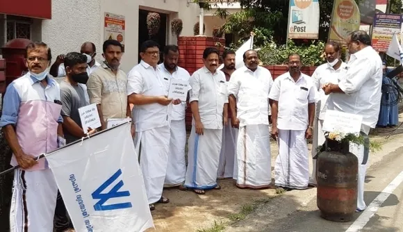 പെട്രോൾ, ഡീസൽ, പാചക വാതക വില വർദ്ധനവ് ; വ്യാപാരി വ്യവസായി സമിതി പാലാ ഹെഡ് പോസ്റ്റോഫീസിന് മുൻപിൽ ധർണ്ണ നടത്തി