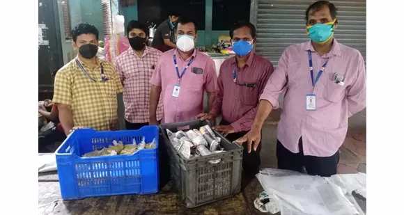 ഇത് അധ്യാപക മനസുകളുടെ നന്മ; സ്നേഹത്തിന്‍റെ രുചിയുമായി കമ്മ്യൂണിറ്റി കിച്ചണിൽ ഭക്ഷണ വിതരണം