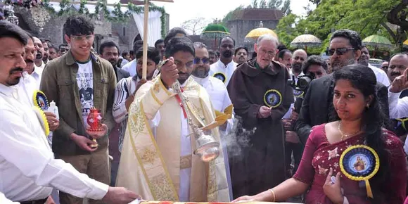 പ്രാർത്ഥനയായി 'ഫ്ളോസ് കാർമലി', ഭക്തിയുടെ പാരമ്യത്തിൽ ആറാമത് എയ്‌ൽസ്‌ഫോർഡ് തീർത്ഥാടനം ഭക്തിസാന്ദ്രമായി