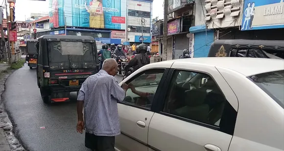 പാലക്കാട് ടൗണില്‍ 'മാസ്കില്ലാതെ ഭിക്ഷാടനം: രോഗവ്യാപന സാധ്യതയുള്ളതിനാല്‍ ആരോഗ്യവകുപ്പ് ശ്രദ്ധിക്കണമെന്ന് വാഹനയാത്രക്കാര്‍