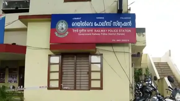 ട്രെയിനിൽ യാത്ര ചെയ്ത യുവതിയെ പീഡിപ്പിക്കാൻ ശ്രമിച്ചയാളെ റെയിൽവേ പൊലീസ് അറസ്റ്റ് ചെയ്തു