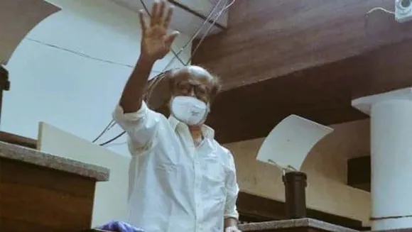 എട്ടുമാസം നീണ്ട ഇടവേളയ്ക്കുശേഷം നടന്‍ രജനീകാന്ത് ആരാധകര്‍ക്ക് മുമ്പിലെത്തി