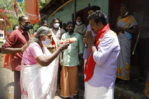 നന്ദിയുടെ പൂക്കളുമായി കോലിഞ്ചി കർഷകർ; കോലിഞ്ചിയുടെ നാട്ടിൽ ജനീഷ് കുമാറിന് ഊഷ്മള വരവേൽപ്പ്