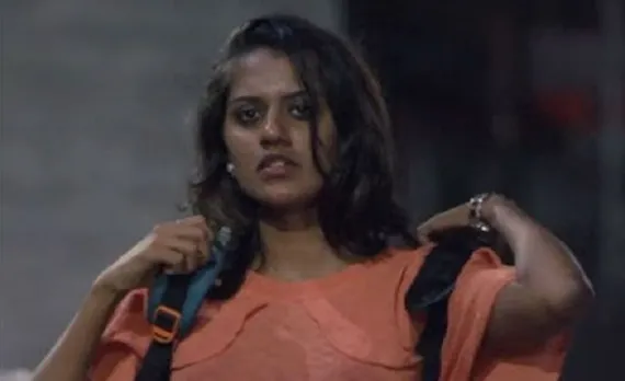 അമ്മയുടെ ഓപ്പറേഷനു വേണ്ടി സഹായമഭ്യര്‍ത്ഥിച്ച് ലൈവില്‍ വന്ന് കരഞ്ഞ മകള്‍; വര്‍ഷയുടെ വെബ് സീരിസ് 'തീ-ഫീല്‍ ദ ഫ്‌ളെയി'മിന്റെ ട്രെയിലര്‍
