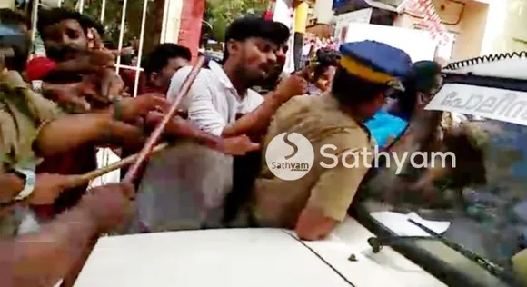 എം.ജി സര്‍വകലാശാല തെരഞ്ഞെടുപ്പില്‍ അക്രമം അഴിച്ചുവിട്ട് എസ്.എഫ്.ഐ