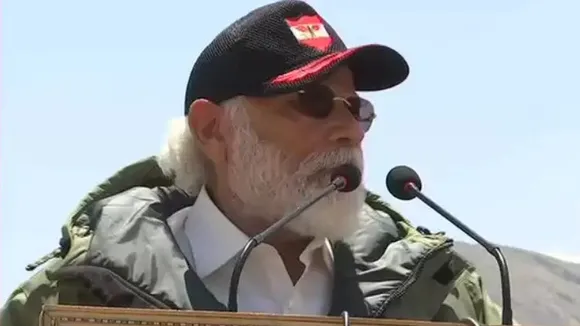 രാജ്യസുരക്ഷ സൈനികരുടെ കൈകളിൽ ഭദ്രമെന്ന് പ്രധാനമന്ത്രി നരേന്ദ്രമോദി: സൈനികരുടെ ജീവത്യാഗം സമാനതകളില്ലാത്തത്;   വെല്ലുവിളിക്കിടയിലും സൈന്യം രാജ്യത്തെ സംരക്ഷിച്ചു: രാജ്യം മുഴുവൻ സൈനികരുടെ കഴിവിൽ അഭിമാനിക്കുന്നു