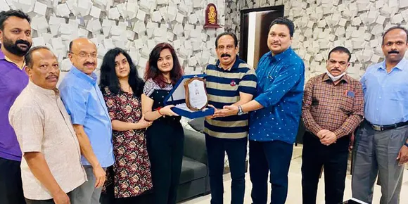 യാത്രയയപ്പു നൽകി