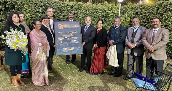 കേരള ചീഫ് സെക്രട്ടറിയായി നിയമിതനായ വിപി ജോയിക്ക് കെസിഎ ഡൽഹി ഉപഹാരം നൽകി