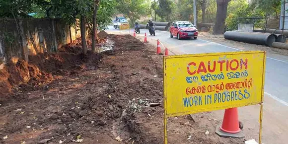 മലമ്പുഴ ഐടിഐ മുതൽ ഉദ്യാനം വരെയുള്ള റോഡ് ടാറിങ്ങ് നടത്തിയതിനു പിന്നാലെ വാട്ടർ അതോറട്ടി വീണ്ടും പണി തുടങ്ങി