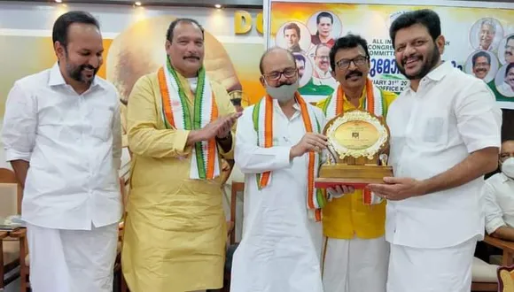 ഡി.സി.സി.പ്രസിഡന്റുമാർക്കായി എഐസിസി ഏർപ്പെടുത്തിയ ബെസ്റ്റ് പെർഫോമൻസ് അവാർഡ് വി.കെ ശ്രീകണ്ഠൻ എംപിക്ക്