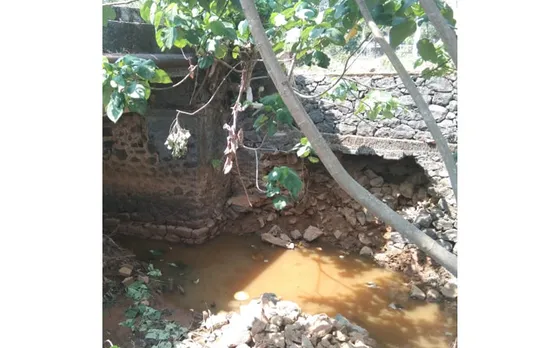 കുഴിമറ്റം പാലത്തിന്റെ സംരക്ഷണ ഭിത്തികൾ തകർന്നു; മുഖം തിരിച്ച് അധികൃതർ