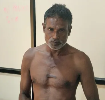 ഭാര്യയേയും മക്കളേയും ഉപേക്ഷിച്ച് മോഷണം പതിവാക്കി; മാത്തുക്കുട്ടിക്കിത് സ്ഥിരം തൊഴിൽ;  ചോറ്റാനിക്കരയിലെ ക്ഷേത്രത്തില്‍  കാണിക്കവഞ്ചി കുത്തിത്തുറന്ന് കവർച്ച; മോഷ്ടാവ് മണിക്കൂറുകള്‍ക്കുള്ളിൽ പിടിയിൽ, ആറ്റിൽ ചാടിയ പ്രതിയെ ഇക്കരെനിന്ന് പൊക്കി പോലീസ്