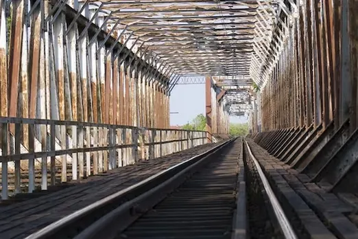 മുംബൈയില്‍ 6,000 കിലോഗ്രാം ഭാരമുള്ള ഇരുമ്പ് പാലം മോഷ്ടിക്കപ്പെട്ടു; നാല് പേര്‍ അറസ്റ്റില്‍