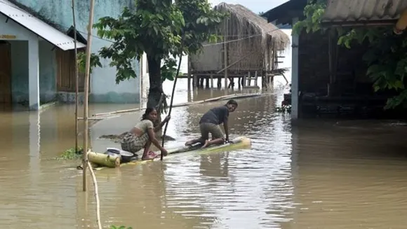 അസമിൽ കനത്ത മഴ തുടരുന്നു: പ്രളയത്തിൽ രണ്ട് ലക്ഷത്തിലേറെ പേർ ദുരിതത്തിൽ