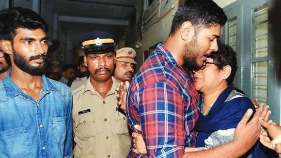 അവര്‍ ആട്ടിന്‍കുട്ടികളല്ലെന്ന് പറഞ്ഞ പിണറായി ഇനിയെന്ത് പറയും?; സിപിഎമ്മിന്റെ ഇരട്ടത്താപ്പ് പുറത്തായി, അലന്‍ - താഹ കേസി ല്‍ മാനം പോയ സിപിഎമ്മും മുഖ്യമന്ത്രിയും.