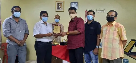 ഇരുപതുവർഷത്തെ പ്രവാസം അവസാനിപ്പിച്ച് മടങ്ങുന്ന നവയുഗം കേന്ദ്രകമ്മിറ്റിഅംഗം നഹാസിന് യാത്രയയപ്പ് നൽകി.