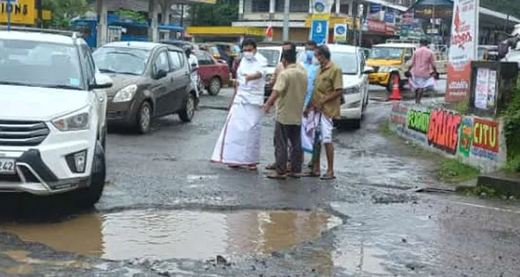പാലാ നഗര മേഖലയിലെ പൊട്ടിപൊളിഞ്ഞ ഭാഗങ്ങൾ റീടാർ ചെയ്യണമെന്ന് ആവശ്യപ്പെട്ട് ജോസ്.കെ.മാണി