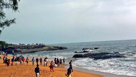 കാ​പ്പാ​ട് ബീ​ച്ചി​ല്‍ സ​ന്ദ​ര്‍ശ​ക​ര്‍ക്കു​ള്ള പ്ര​വേ​ശ​ന ഫീ​സ് നി​ര​ക്ക് കു​റ​ച്ചു
