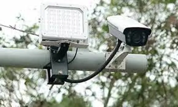 എ.​​​ഐ കാ​മ​റ​യെ ക​ബ​ളി​പ്പി​ക്കാ​നാ​യി ന​മ്പ​ർ പ്ലേ​റ്റു​ക​ളി​ൽ കൃ​ത്രി​മ​ത്വം കാ​ണി​ച്ച 243 വാ​ഹ​ന​ങ്ങ​ൾ​ പൊ​ലീ​സ്​ പി​ടി​യി​ൽ