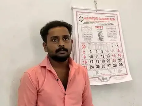 പിന്നാലെ നടന്നും ബസിൽ കയറിയും നിരന്തരം ശല്യം; പ്രണയാഭ്യര്‍ഥന നിരസിച്ച  വിദ്യാര്‍ത്ഥിനിയെ നടുറോഡിൽ തടഞ്ഞു നിർത്തി മർദ്ദിച്ച യുവാവ് അറസ്റ്റിൽ