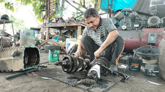 തൊടുപുഴയിൽ വര്‍ക്ക്‌ഷോപ്പില്‍ മോഷണം;  പോലീസിന് നോ മൈൻഡ്, മോഷ്ടാവിനെ കാവലിരുന്ന് കൈയ്യോടെ പിടികൂടി സ്ഥാപന ഉടമ