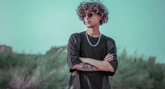 ഇറാൻ നീറിപ്പുകയുകയാണ്; വുമൺ, ലൈഫ്, ഫ്രീഡം എന്ന മുദ്രാവാക്യം എഴുതിയ ചോക്ലേറ്റ് വിതരണം ചെയ്തതിന് അറസ്റ്റിലായ കൗമാരക്കാരനും ക്രൂരമായി കൊല്ലപ്പെട്ടു, ഇറാനിൽ വിലപ്പെട്ട ഒരു ജീവൻകൂടി പൊലിഞ്ഞു; അകാലത്തില്‍ പൊലിഞ്ഞ 19കാരന്‍ ഇറാൻ പ്രതിഷേധത്തിൻ്റെ നായകനാകുമ്പോള്‍.. !