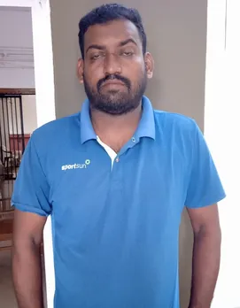 മകൾ ഒറ്റയ്ക്കാണ് ശ്രദ്ധിക്കണമെന്ന് പിതാവ് പറഞ്ഞേൽപ്പിച്ചത് മുതലെടുത്തു; ട്രെയിനിൽ യുവതിയോട് അപമര്യാദയായി പെരുമാറിയ  ടി.ടി.ഇ. അറസ്റ്റില്‍