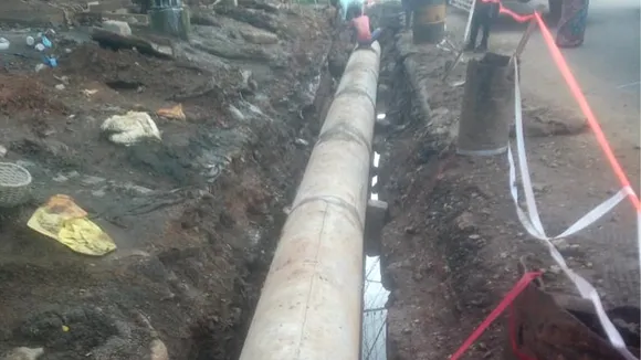 പാലാ കെഎസ്ആര്‍ടിസിക്കു മുന്‍പിലെ തകര്‍ന്ന ഓട അശാസ്ത്രീയമായി നികത്തിയത് വീണ്ടും പൊളിച്ചു നീക്കാന്‍ തീരുമാനം. മഴ മാറിയാല്‍ ഓട പഴയപടി പുനസ്ഥാപിക്കും. ഓടയും ടൈല്‍സ് പാകിയ ഫുട് പാത്തും തകര്‍ത്ത വ്യാപാരിയില്‍ നിന്നും നഷ്ടപരിഹാരം ഈടാക്കാതെ എല്ലാം സര്‍ക്കാര്‍ ഖജനാവില്‍ നിന്നും ചിലവഴിച്ചേക്കും ?