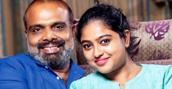 ഞാനും എന്റെ ഭാര്യയും തമ്മില്‍ 18 വയസിന്റെ വ്യത്യാസമുണ്ട്, ഒരു പ്രമുഖ മാധ്യമം കൊടുത്തത് 'നാല്‍പ്പത്തി മൂന്നുകാരന്‍ ചെമ്പന് ഇരുപത്തി മൂന്നുകാരി മറിയം വധു' എന്നാണ്, വേറെ എന്തൊക്കെ ഹെഡിങ് അതിനു കൊടുക്കാം, ഞാന്‍ സന്തുഷ്ടകരമായ ജീവിതത്തിലാണ്, എനിക്ക് ഇത്തരത്തിലുള്ള കാര്യങ്ങളില്‍ ടെന്‍ഷനാകണ്ട കാര്യമില്ല, പ്രതികരിക്കണമെന്ന് തോന്നിയിട്ടില്ല, ഞാന്‍ എന്താണെന്നുള്ളത് എന്റെ ഭാര്യയില്‍ ഇരിക്കട്ടെയെന്നും നടന്‍ ചെമ്പന്‍ വിനോദ് 