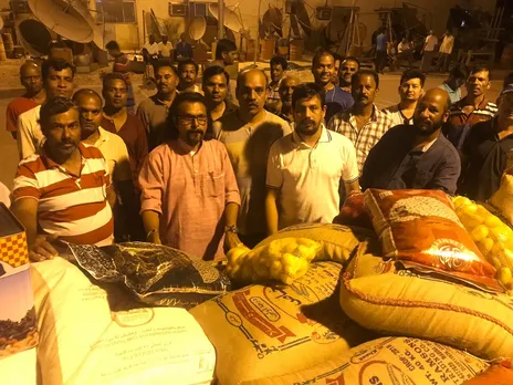 അൽ ദോസരീ ജുബൈൽ ക്യാമ്പില്‍ സഹായം എത്തിച്ച്  ഇന്ത്യന്‍ ഓവര്‍സീസ്‌ ഫോറം .