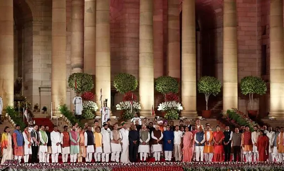 മോദി മന്ത്രിസഭയിൽ അടിമുടി മാറ്റം; സിന്ധ്യ, നാരായൺ റാണെ, സോനോവാളും കാബിനറ്റ് പദവിയിൽ; ഞെട്ടിച്ച് അപ്രതീക്ഷിത രാജികൾ