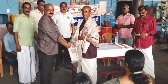 സ്തുത്യർഹമായ സേവനത്തിനു ശേഷം സർവ്വീസിൽ നിന്നും വിരമിക്കുന്ന കെ.രാധാകൃഷ്ണന് കെഎസ്‌ടി എംപ്ലോയീസ് സംഘിന്റെ നേതൃത്വത്തിൽ പാലക്കാട് ഡിപ്പോയിൽ യാത്രയയപ്പ് നൽകി