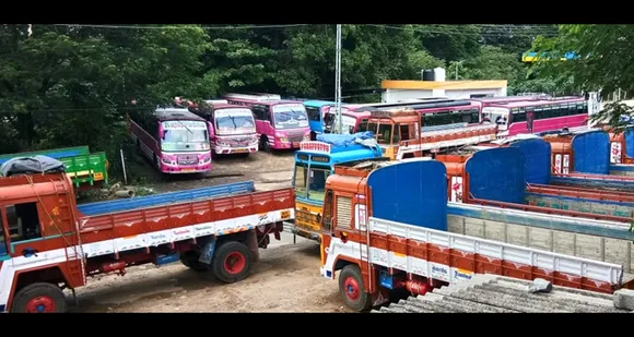 സംസ്ഥാനത്ത് സമ്പൂർണ്ണ ലോക്ക് ഡൗൺ; ലോറി ഉടമകളും ജീവനക്കരും പട്ടിണിയിലേക്ക് !