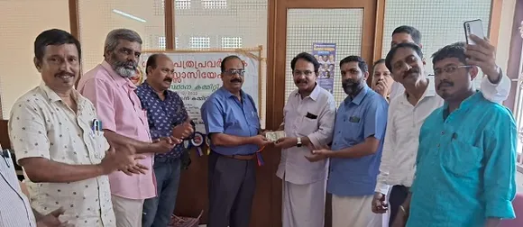 കേരള പത്രപ്രവർത്തക അസ്സോസിയേഷൻ സമ്മേളന ഫണ്ട് ഏറ്റുവാങ്ങി