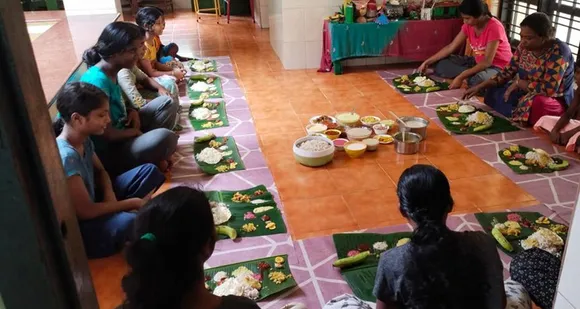 ഡൽഹി ആസ്ഥാനമായി പ്രവർത്തിക്കുന്ന ഡിസ്ട്രസ് മാനേജ്മെൻറ് കളക്റ്റീവ് (ഡിഎംസി) അഗതി മന്ദിരങ്ങളിലും അനാഥാലയങ്ങളിലും ഓൾഡേജ് ഹോമുകളിലും ഓണസദ്യ വിളമ്പിക്കൊണ്ട് തിരുവോണം ആഘോഷിച്ചു