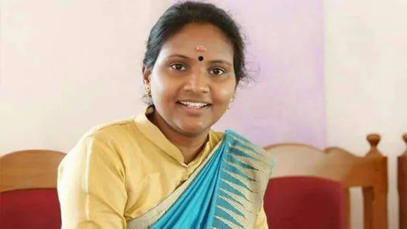 രമ്യഹരിദാസിനും, കെ.കെ.രമയ്ക്കും, എഐഎസ്എഫ്‌ വനിതാ നേതാവിനും വാളയാറിലെ അമ്മയ്ക്കും ഒരു നീതി. ആര്യാ രാജേന്ദ്രനും സിപിഎം അംഗങ്ങൾക്കും പാർട്ടിയെ പുകഴ്ത്തിയും അനുകൂലിച്ചും പാർട്ടിയുടെ നെറികേടുകൾക്ക് മൗനം പാലിക്കുകയും ചെയ്യുന്ന വനിതകൾക്ക് മറ്റൊരു നീതിയും. കേരളം ഇപ്പോൾ ഇങ്ങനെയൊക്കെയാണ്. പാർട്ടിയുടെ,കൊടിയുടെ നിറം നോക്കിയാണ് നീതി-രമ്യാ ഹരിദാസ്‌