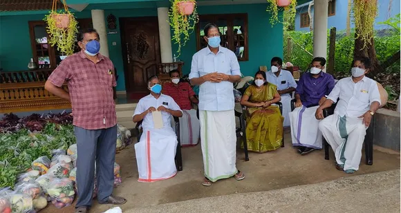 കൈത്താങ്ങായി കൂടെ... പച്ചക്കറി കിറ്റും മാസ്ക്കും വിതരണം നടത്തി