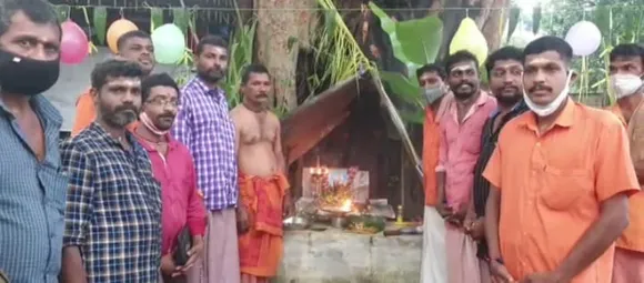 പാലക്കാട് രാമനാഥപുരത്ത് നവരാത്രി ആഘോഷത്തോടനുബന്ധിച്ചുള്ള ആയുധപൂജ നടത്തി