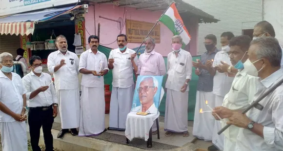 'നീതിയുടെ നിലവിളി'; മലമ്പുഴ ബ്ലോക്ക് കോൺഗ്രസ്‌ കമ്മിറ്റിയുടെ നേതൃത്വത്തിൽ സ്നേഹ ദീപം തെളിയിച്ചു