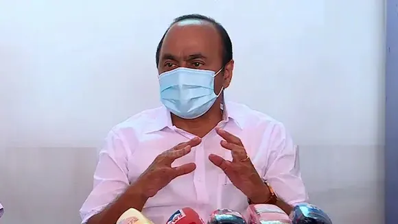 പെട്രോളിന് അഞ്ച് രൂപയും ഡീസലിന് പത്ത് രൂപയും കുറയുന്ന രീതിയിൽ എക്സൈസ് തീരുവ കുറയ്ക്കാനുള്ള തീരുമാനം ജനങ്ങൾക്ക് താൽക്കാലിക ആശ്വാസം നൽകുന്നതാണ്; അപ്പോഴും 2014ൽ യു. പി. എ. സർക്കാർ ഈടാക്കിയിരുന്ന നികുതിയുടെ ഇരുന്നൂറ്‌ ശതമാനമെങ്കിലും ഇപ്പോഴും സർക്കാർ ജനങ്ങളിൽ നിന്ന് ഈടാക്കുന്നുണ്ട് എന്നതാണ് വാസ്തവം-വിഡി സതീശന്‍