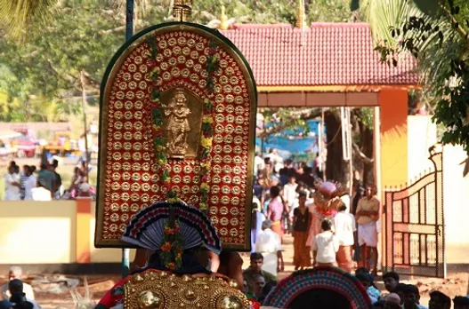 ക്ഷേത്ര മതില്‍ക്കെട്ടിനുള്ളില്‍ മൂന്ന് തിടമ്പ് ആനകള്‍ക്ക് അനുവാദം